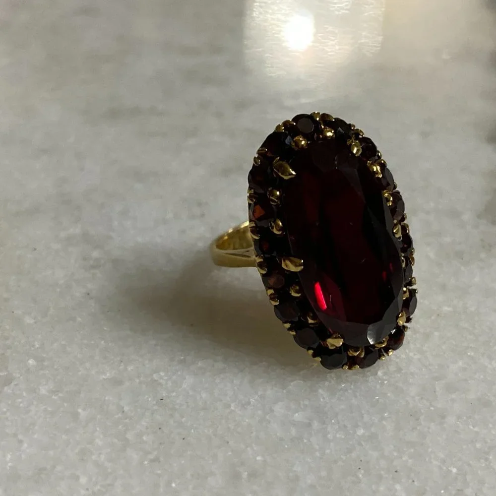 Heavy Antique 18K Yellow Gold Ring with Large Natural Garnet - Picture 6 of 12